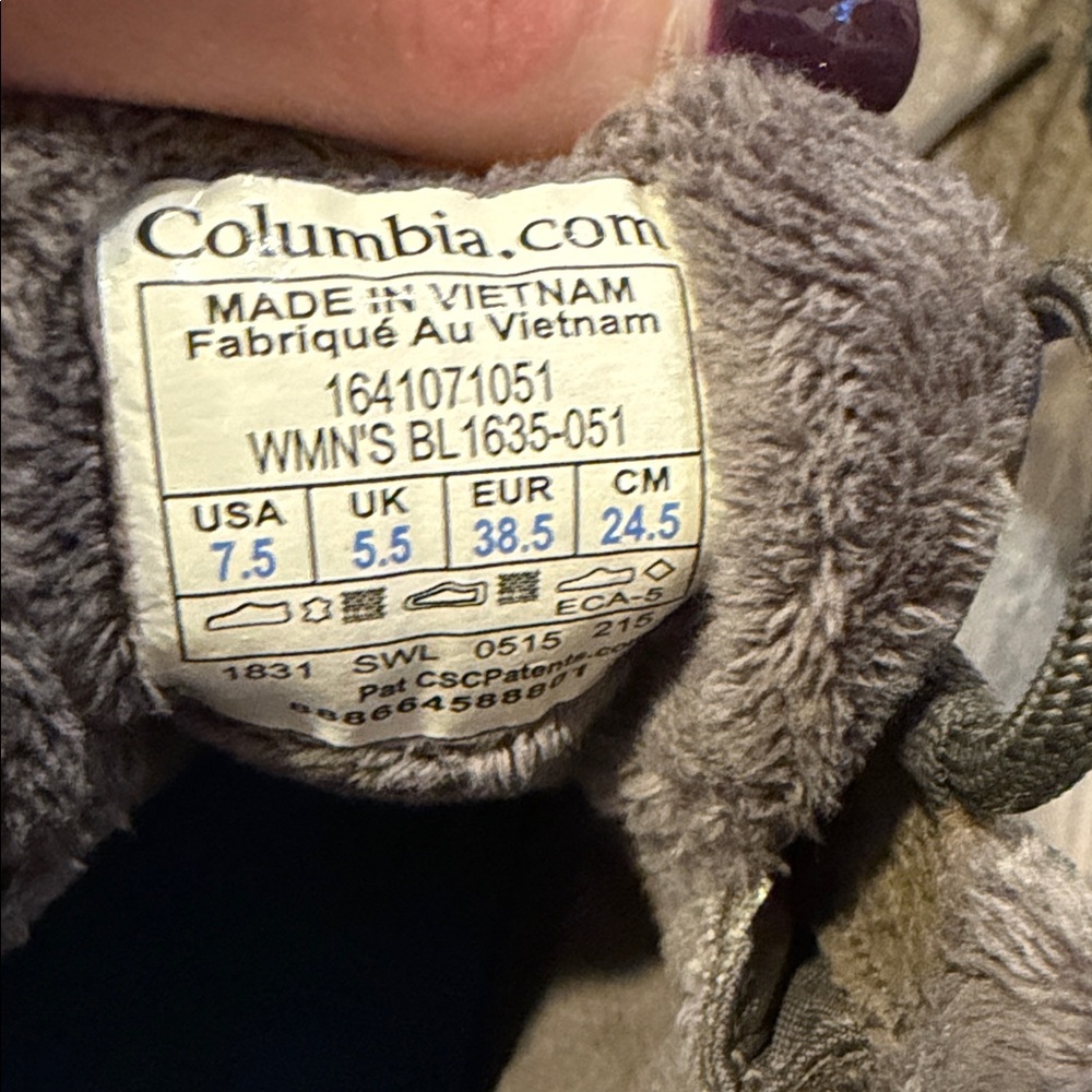 NWOT Columbia Women’s Hiking Boots - Picture 4 of 5
